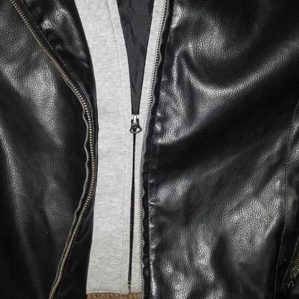 Men's Jacket - Picture 2 of 3